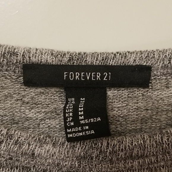 Crop top - Picture 2 of 4